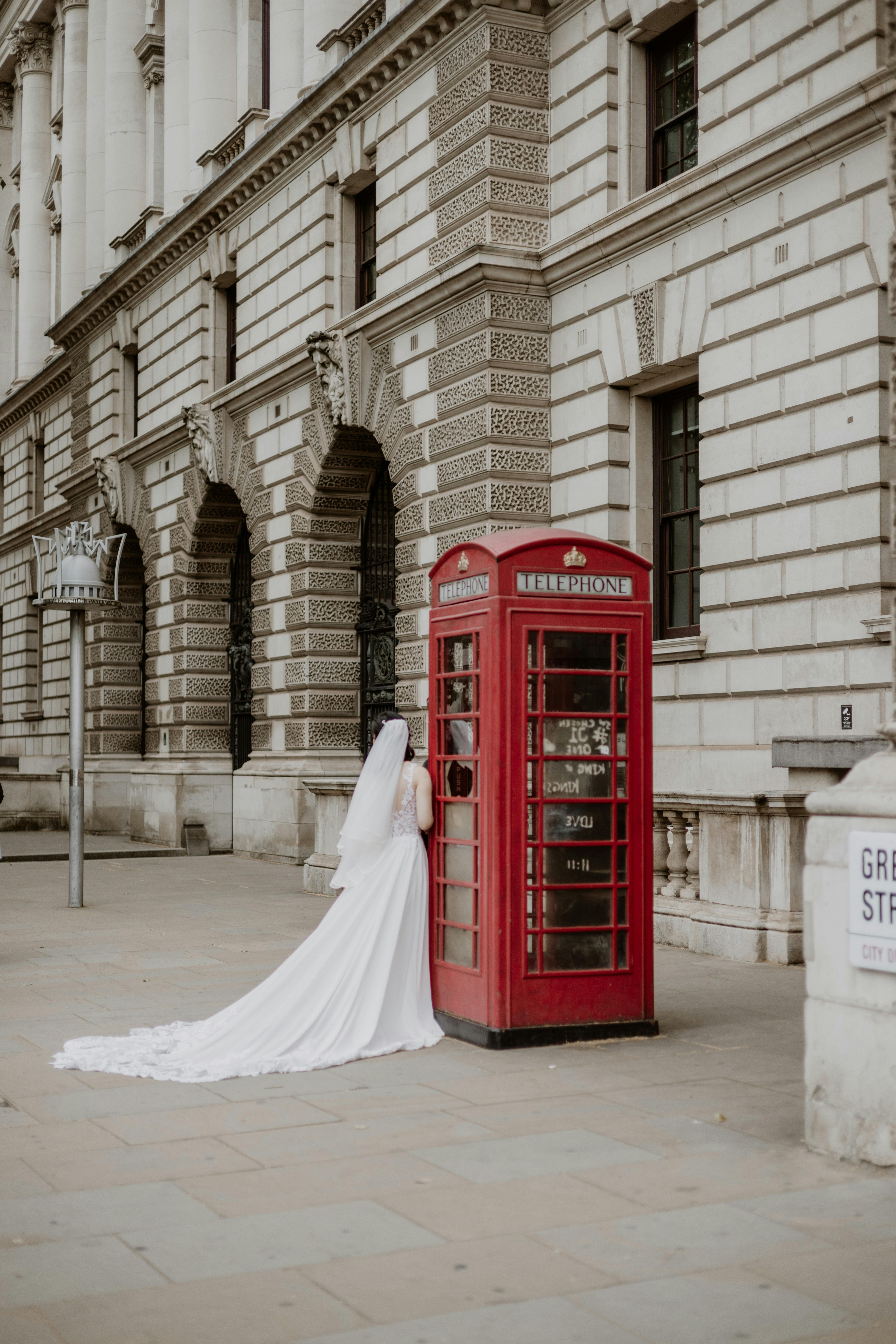 A London wedding photographed on location in the city